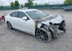 YV1A22MLXH1008010: 42252739