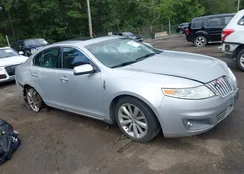 1LNHM93R59G605878: 42825675