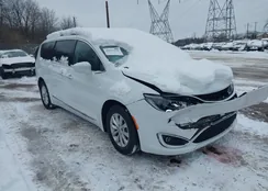 2C4RC1BG2JR233657: 43917319