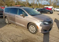 2C4RC1BGXHR796613: 43951957