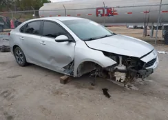 3KPF24AD8KE090263: 43988296