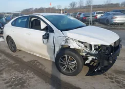 3KPF24AD4PE595434: 44032632