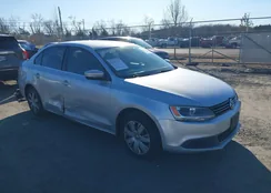 3VWDP7AJ5DM396228: 44042416