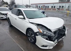 1N4BL4EV4KN306223: 44071437