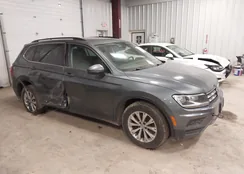 3VV2B7AX4KM068150: 44121857