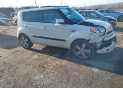 KNDJT2A29B7716042: 44132055