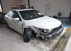 1HGCP3F89CA040147: 44136381