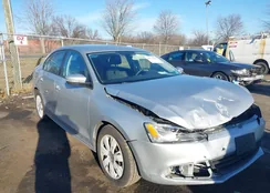 3VWDZ7AJ0BM308032: 44137361