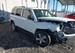 1C4NJRFB0GD522808: 44199748