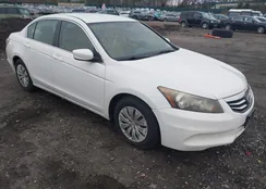 1HGCP2F37BA064489: 44232475