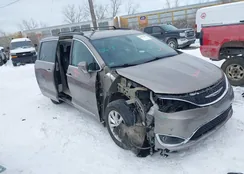 2C4RC1BG0HR576218: 44301407