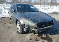 1HGCP2F86AA182835: 44307106