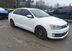 3VW487AJ4CM016193: 44329440