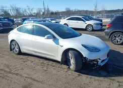 5YJ3E1ECXLF601770: 44330438