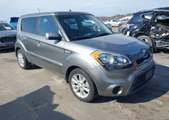 KNDJT2A52D7617656: 44334256