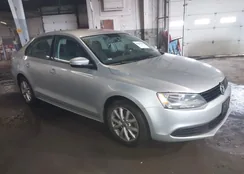 3VWDP7AJ8CM323823: 44407040