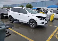 1FMCU0GDXHUA38412: 44413194