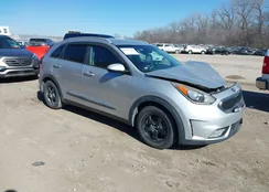 KNDCB3LC4H5063504: 44421855