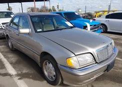 WDBHA24GXXA770454: 44457351