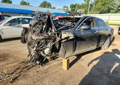 1G6KD5RS9JU100352: 64089555