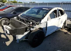 5YJXCBE20HF050017: 64482683