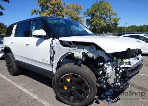 2024 Rivian R1S Adventure Quad Motor Large Pack z USA, uszkodzony, nr VIN 7PDSGABA9RN041915