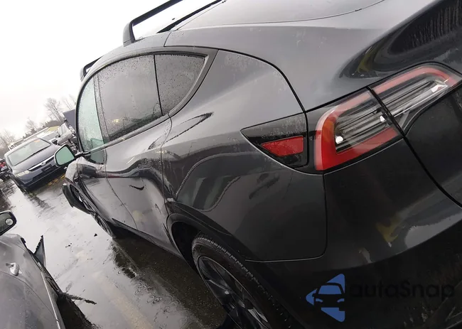 1G1BC5SM7J7125236: 40052737