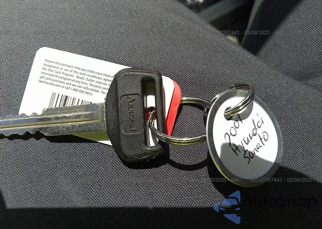 KMHWF35V21A408702: 27357443