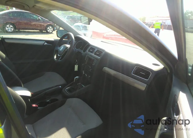 3VW2B7AJ1HM395184: 33036217