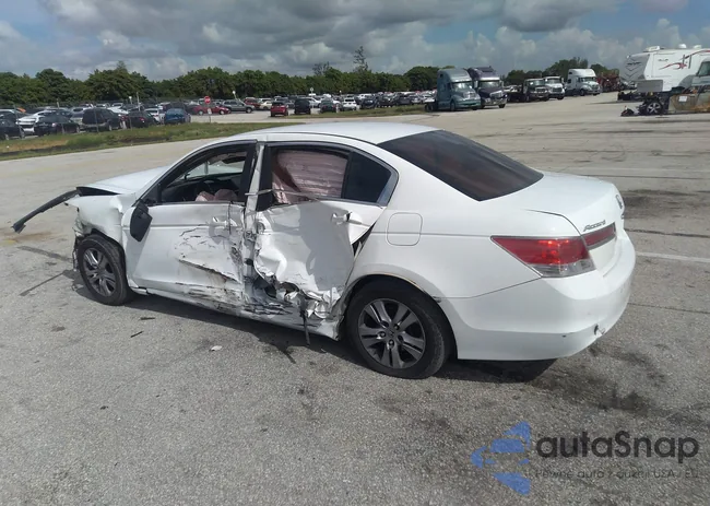 1HGCP2F63CA037446: 33988192