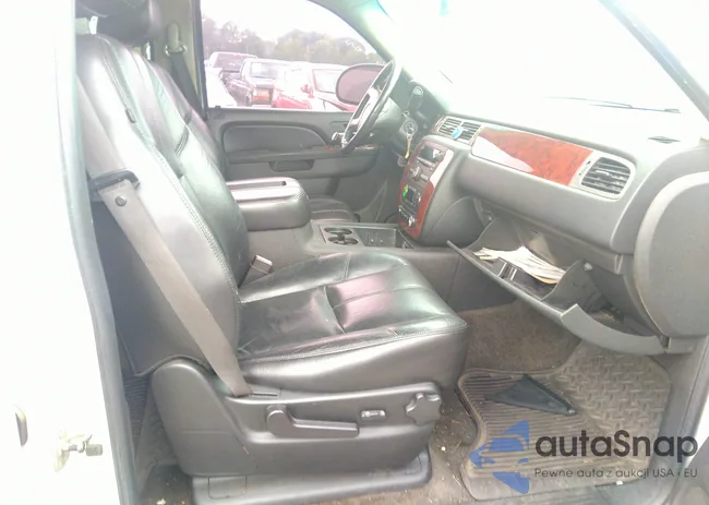 1GNSCBE01BR146546: 33672853