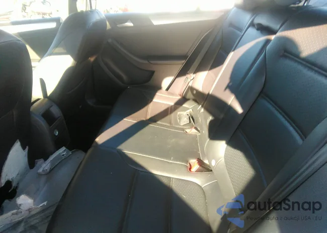 3VWDB7AJ4HM208870: 34961054