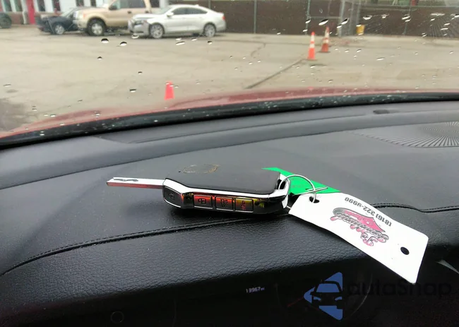 3KPF24AD7NE453009: 35718128