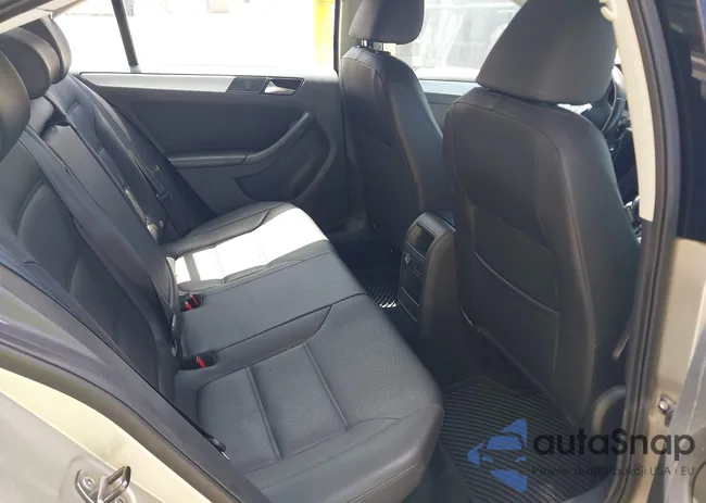 3VWDX7AJ8DM230754: 35758752