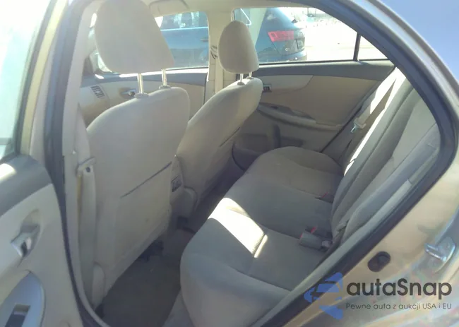 2T1BU4EE6AC228102: 35858802