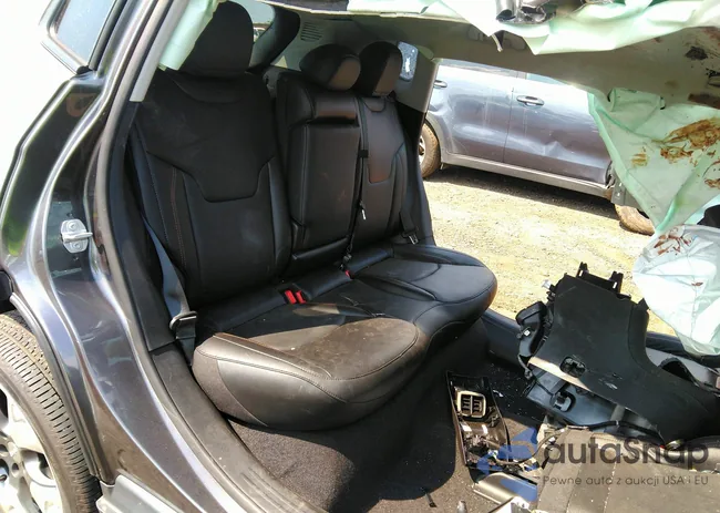 3C4NJDCB3LT239105: 37043108