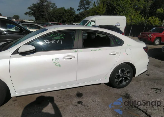 3KPF24AD6ME295163: 37082811