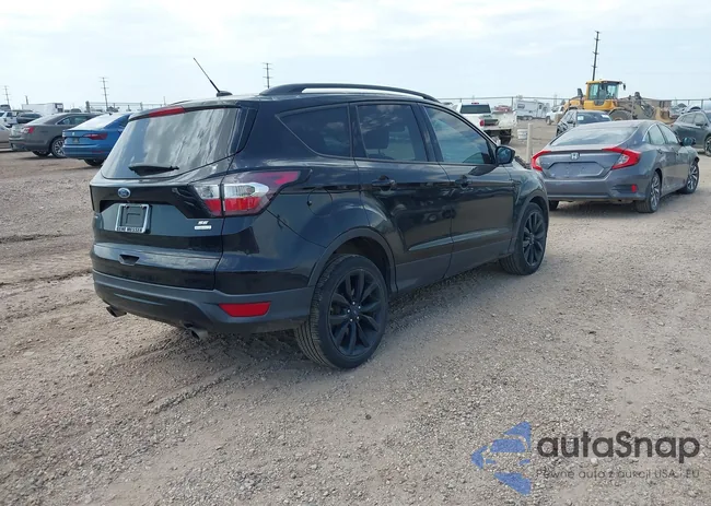 1FMCU0GD9HUC65381: 37131882