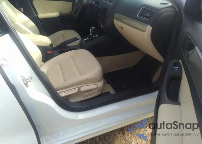 3VWD17AJ2FM309891: 37324047