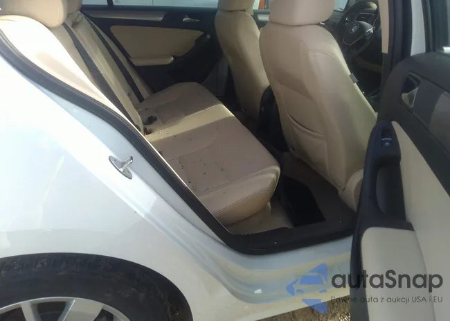 3VWD17AJ2FM309891: 37324047