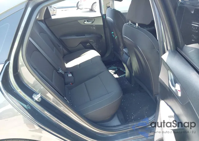 3KPF24AD2ME290817: 37354773