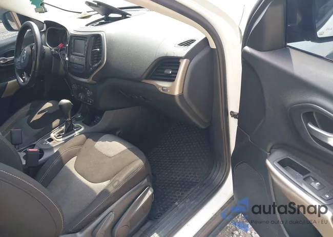 1C4PJMAB5HW605546: 37380988