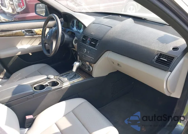 WDDGF56XX8R030862: 37389544