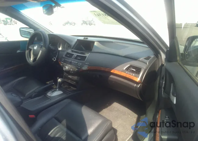 1HGCP3F83CA017611: 36681343