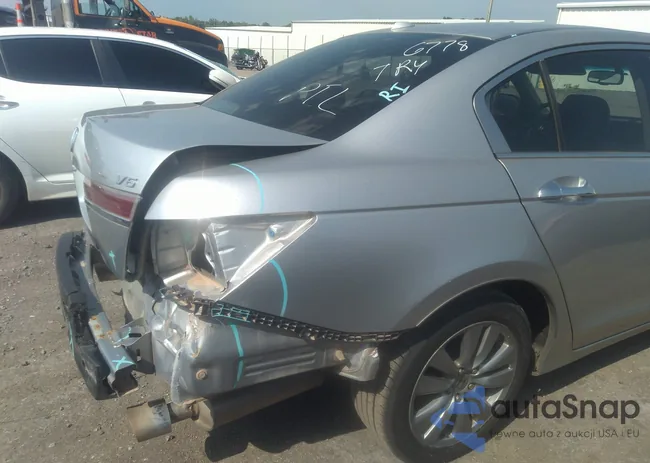 1HGCP3F83CA017611: 36681343