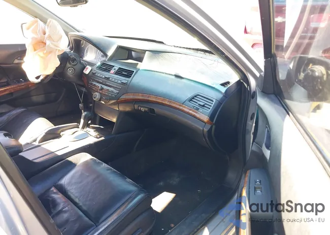 1HGCP2F82BA092938: 37983805