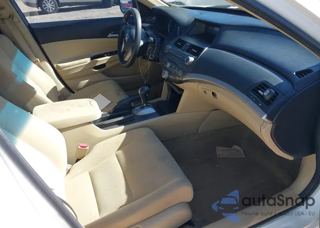 1HGCP2F3XCA182845: 37986008