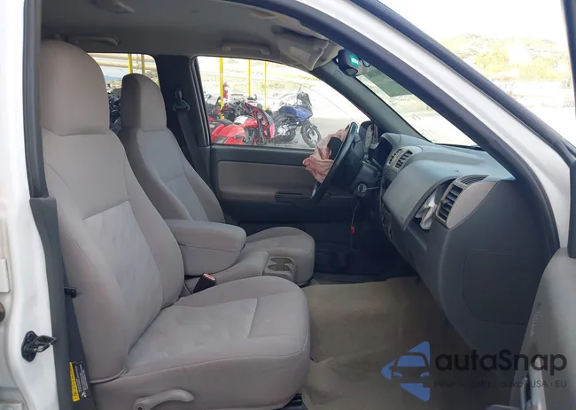 1GCCS136958121647: 38081086