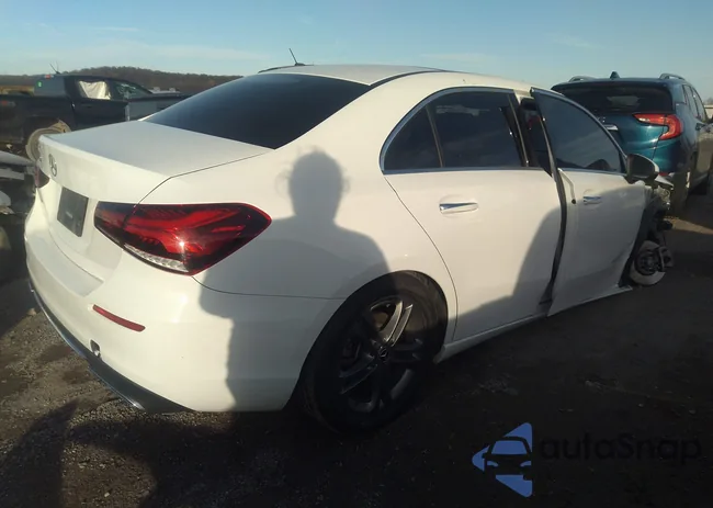 W1K3G4EB6LJ237803: 38196083