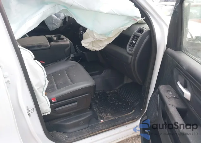 1C6RRENT3NN445802: 38245429